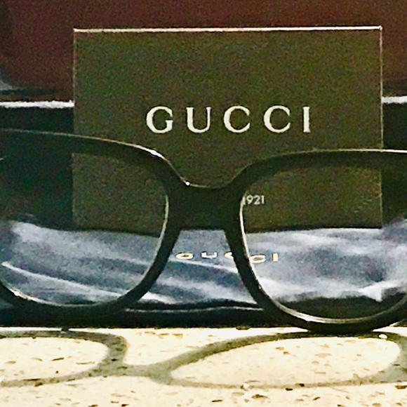 GUCCI 100% Authentic Black Eyeglasses w/Gucci gold emblem & certificate - Picture 4 of 12